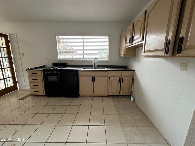 Foto del edificio - 10008 Nesbit Ave