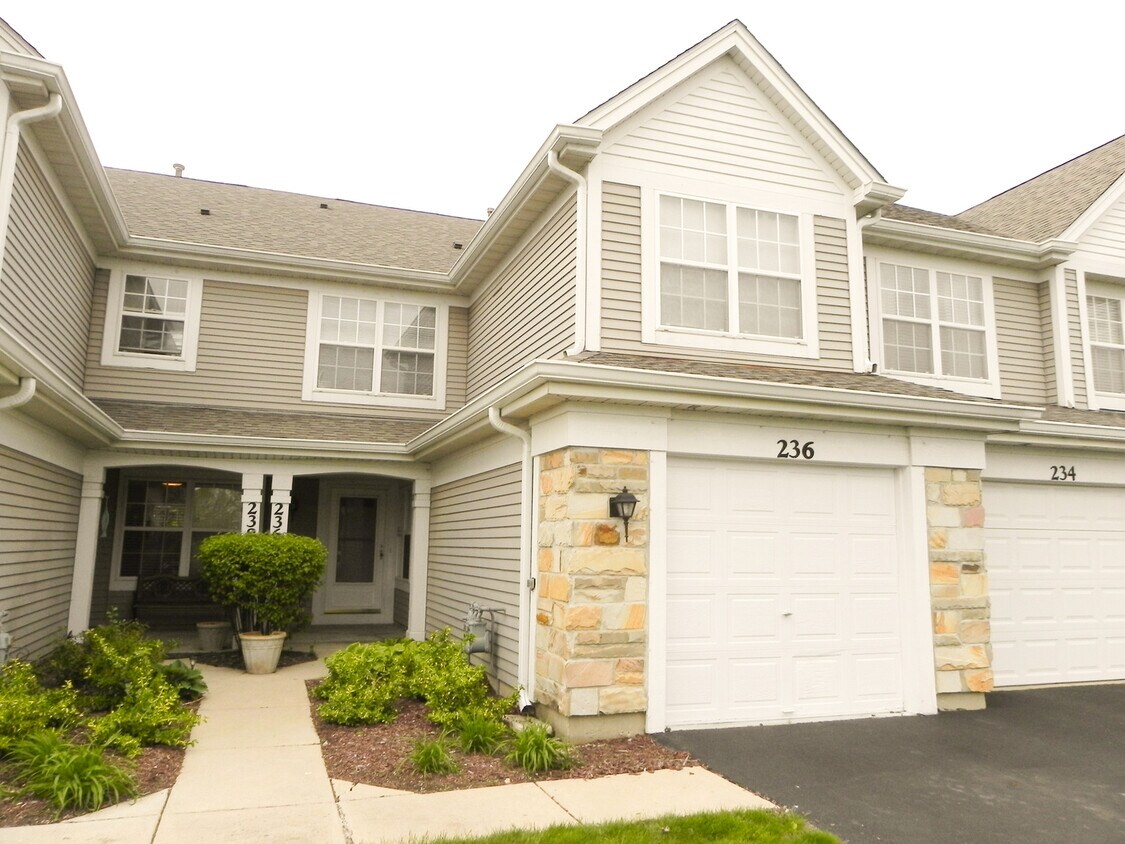 236 Concord Ln, Carol Stream, IL 60188 Condo for Rent in Carol Stream