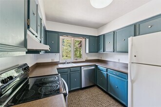 Building Photo - 41 S Cedar St