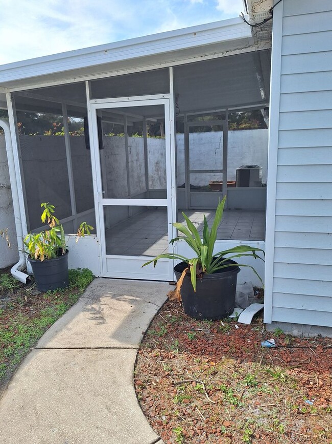 Building Photo - 2BR 2BA DUPLEX IN PELICAN COVE WEST