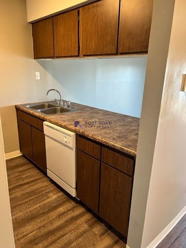 Building Photo - 555 W 27th St S