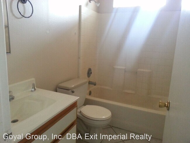 Building Photo - 4 br, 2 bath House - 143 E. Delta St.
