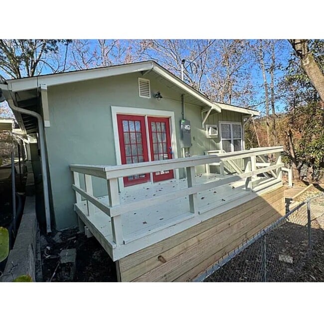 Building Photo - 100 Quartz St