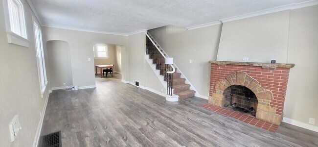 Building Photo - 215 W Masterson Ave