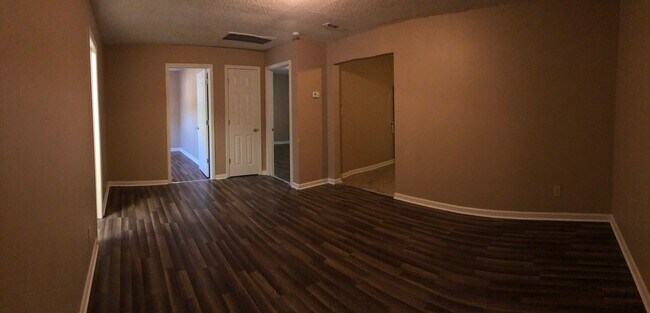 Foto del edificio - 501 N Bradford Ave