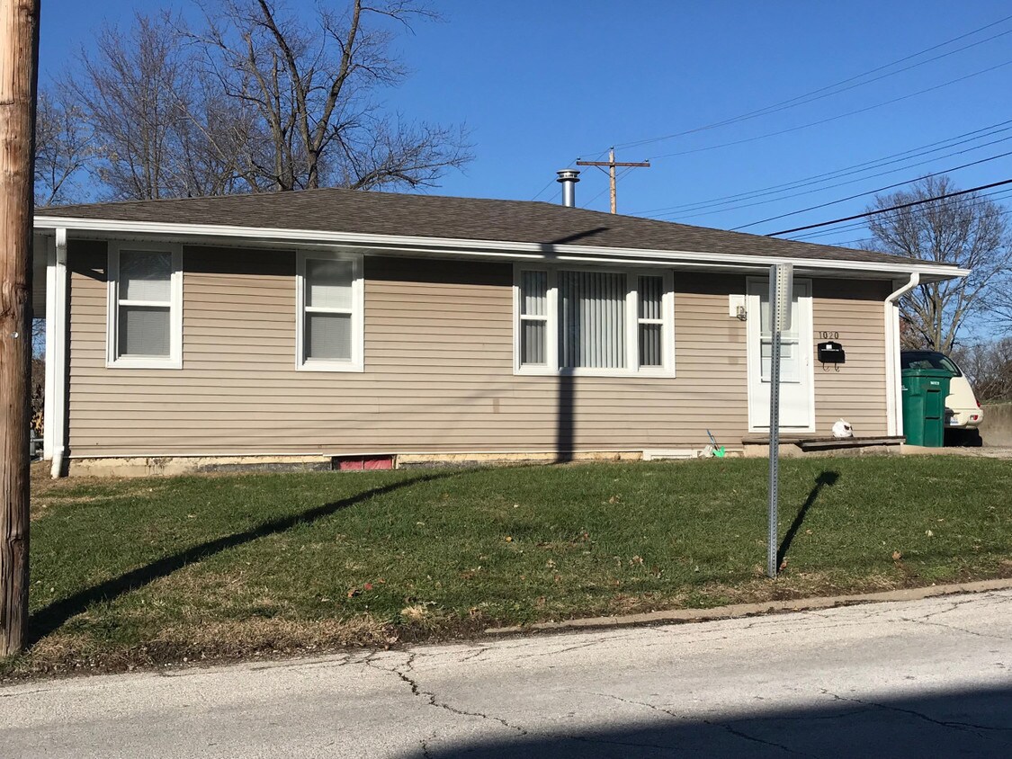 1020 W Calhoun St, IL 61455 House Rental in IL