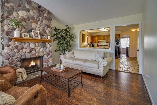 Building Photo - 490 Stonehaven Ct