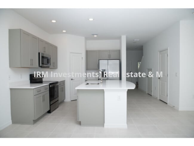 Building Photo - BRAND NEW!! townhouse ready for move in!!