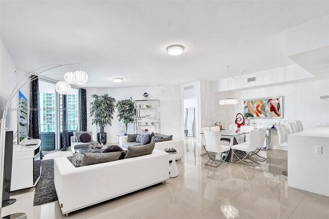 Building Photo - 17301 Biscayne Blvd