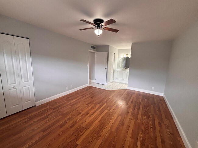 Foto del edificio - 6100 S Falls Circle Dr