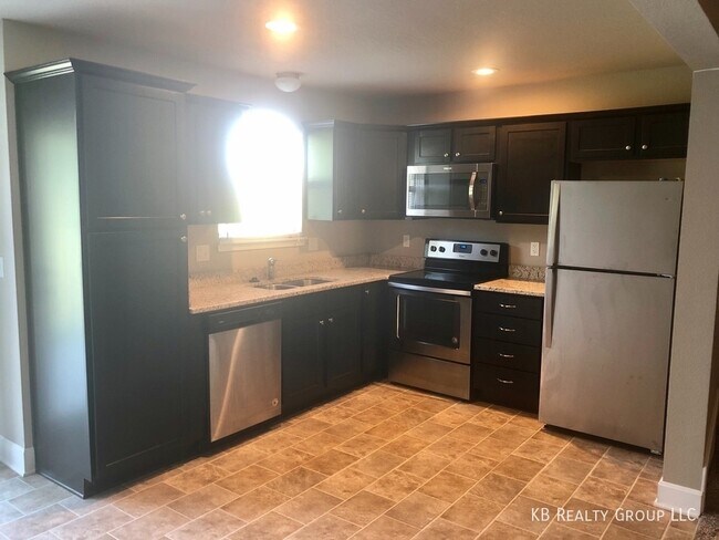 Foto del edificio - 2 Bed Townhome in Peculiar