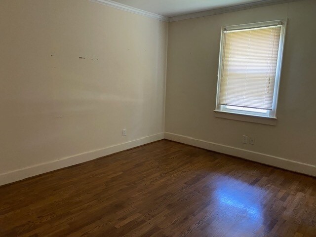 Building Photo - Quiet Bungalow in the City Limits