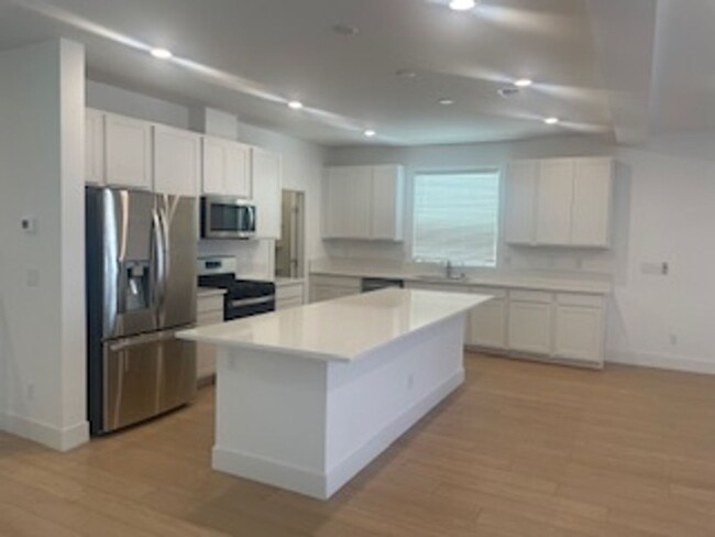 Foto del edificio - BRAND NEW 4 BEDROOM PULTE HOME