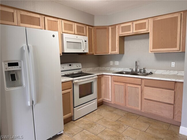 Building Photo - 6202 Principia Dr
