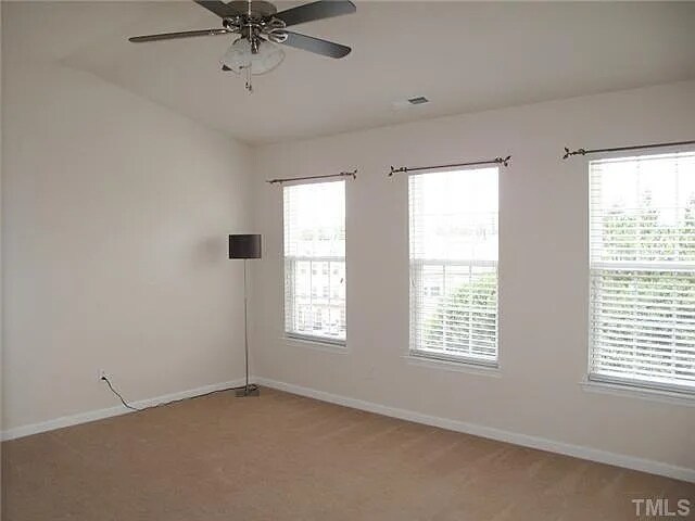 Foto del edificio - Room in Townhome on Coral Creek Ln