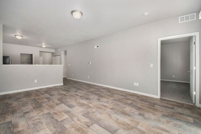 Building Photo - Limited-Time Offer: Sign your lease by March 31 and enjoy 1 month free rent.