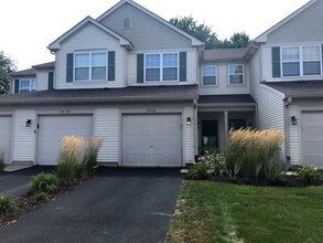 Building Photo - 2440 Oneida Ln
