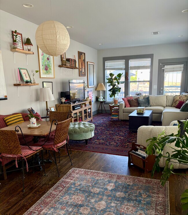 Foto del edificio - 1317 Pennock Ave