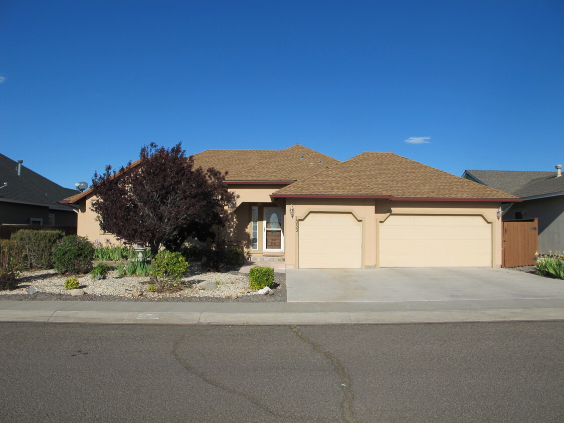 Primary Photo - 1053 Pepper Ln