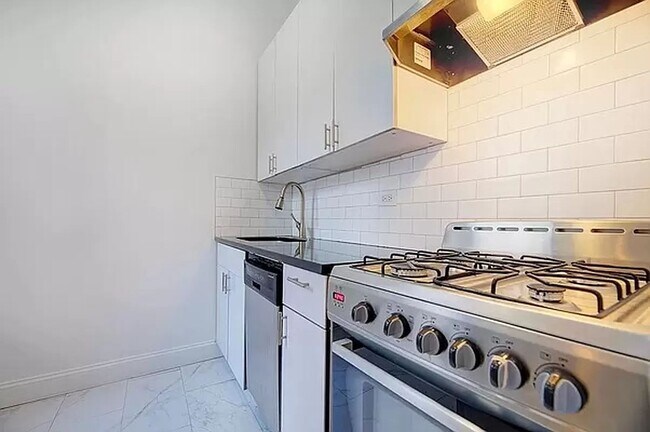 Building Photo - 301 East 53rd Street