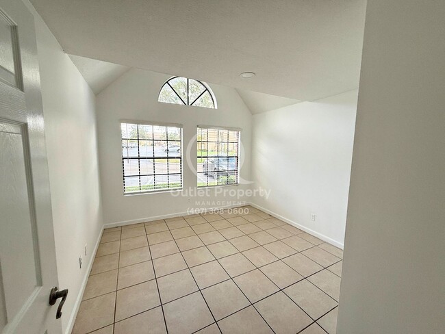 Building Photo - Beautiful 2 Beds, 2 Baths Apartment ***Ava...