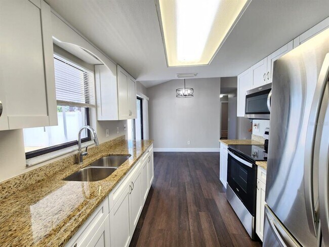 Foto del edificio - 9051 Westby Ln