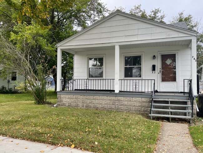 Building Photo - 743 Waverly Ave