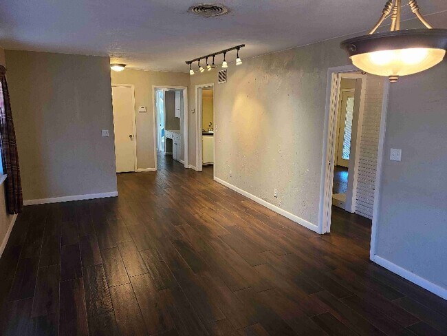 Foto del edificio - 2152 Huntleigh Dr