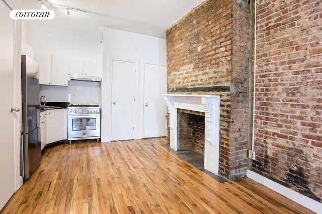 Building Photo - 301 W Broadway