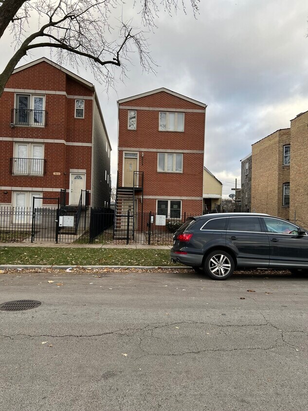 Building Front - 3008 W Flournoy St