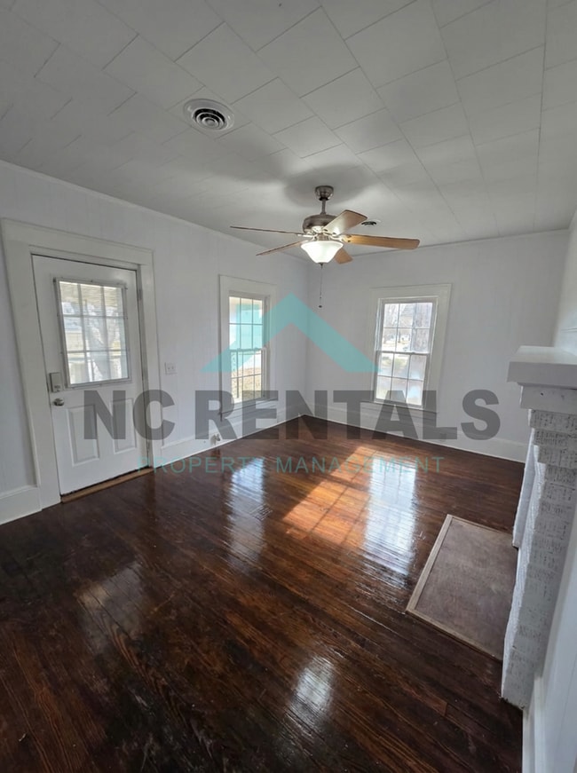 Building Photo - 204 N 6th Ave