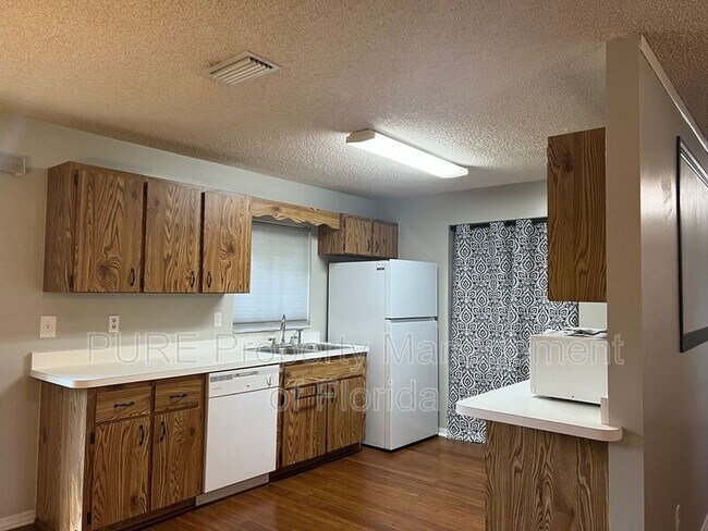 Foto del edificio - 70 Almond Rd