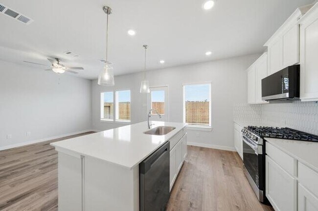 Foto del edificio - 3327 Young Clover Wy