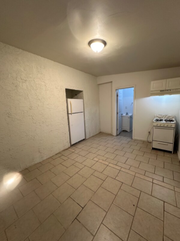22418 Elaine Ave Unit 2, Hawaiian Gardens, CA 90716 Room for Rent in Hawaiian Gardens, CA