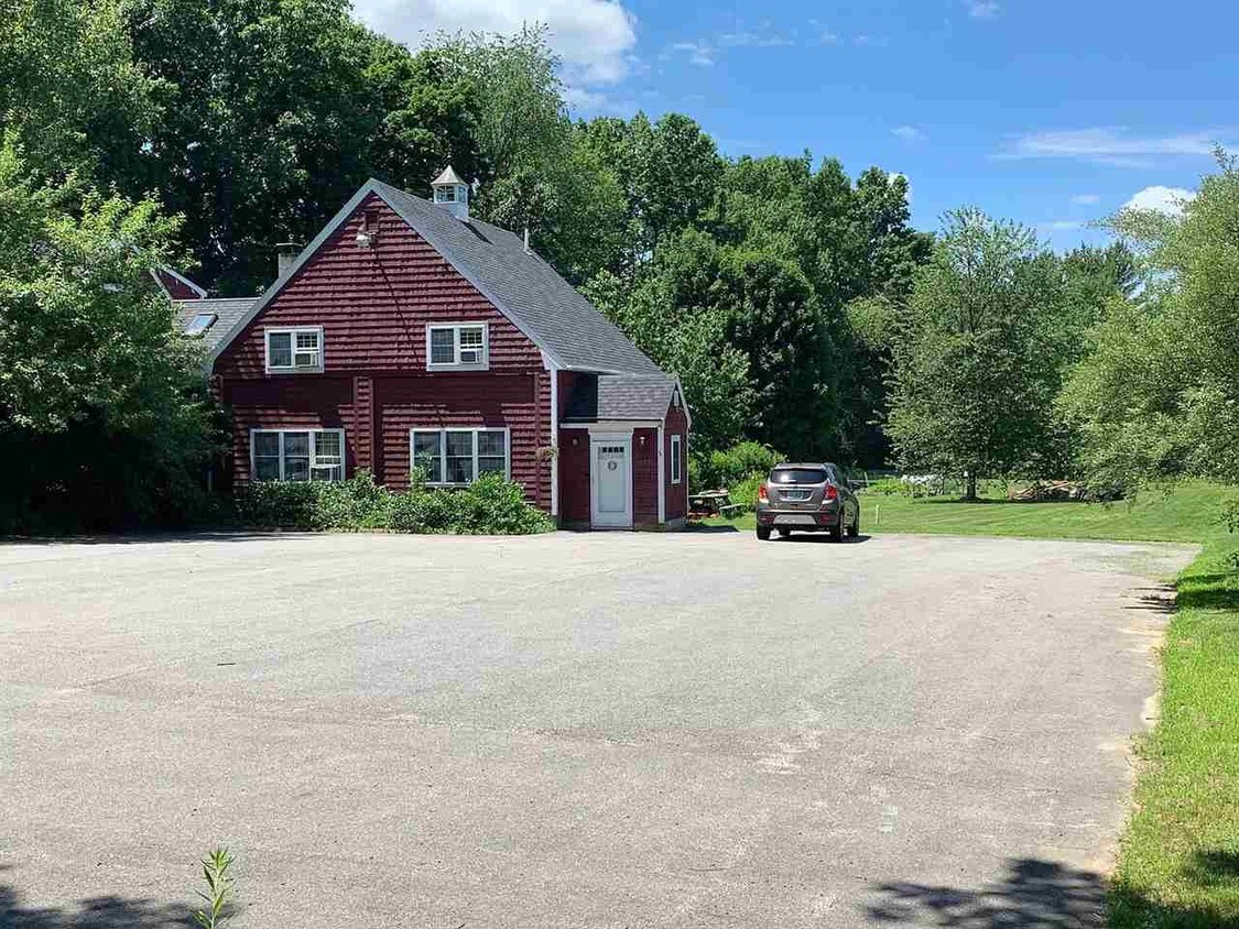178 Exeter Rd, Newfields, NH 03856 Room for Rent in Newfields, NH