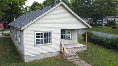 Building Photo - 502 Pace St
