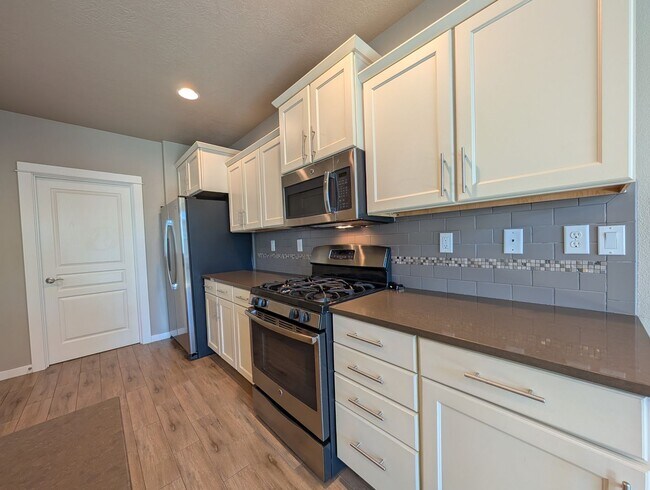 Foto del edificio - Beautiful 3-Bedroom, 2.5-Bath Home In the ...