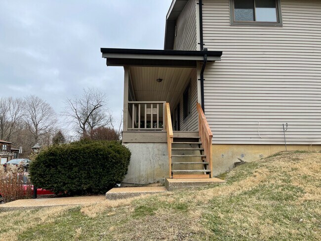 Building Photo - 6 Holloway Dr