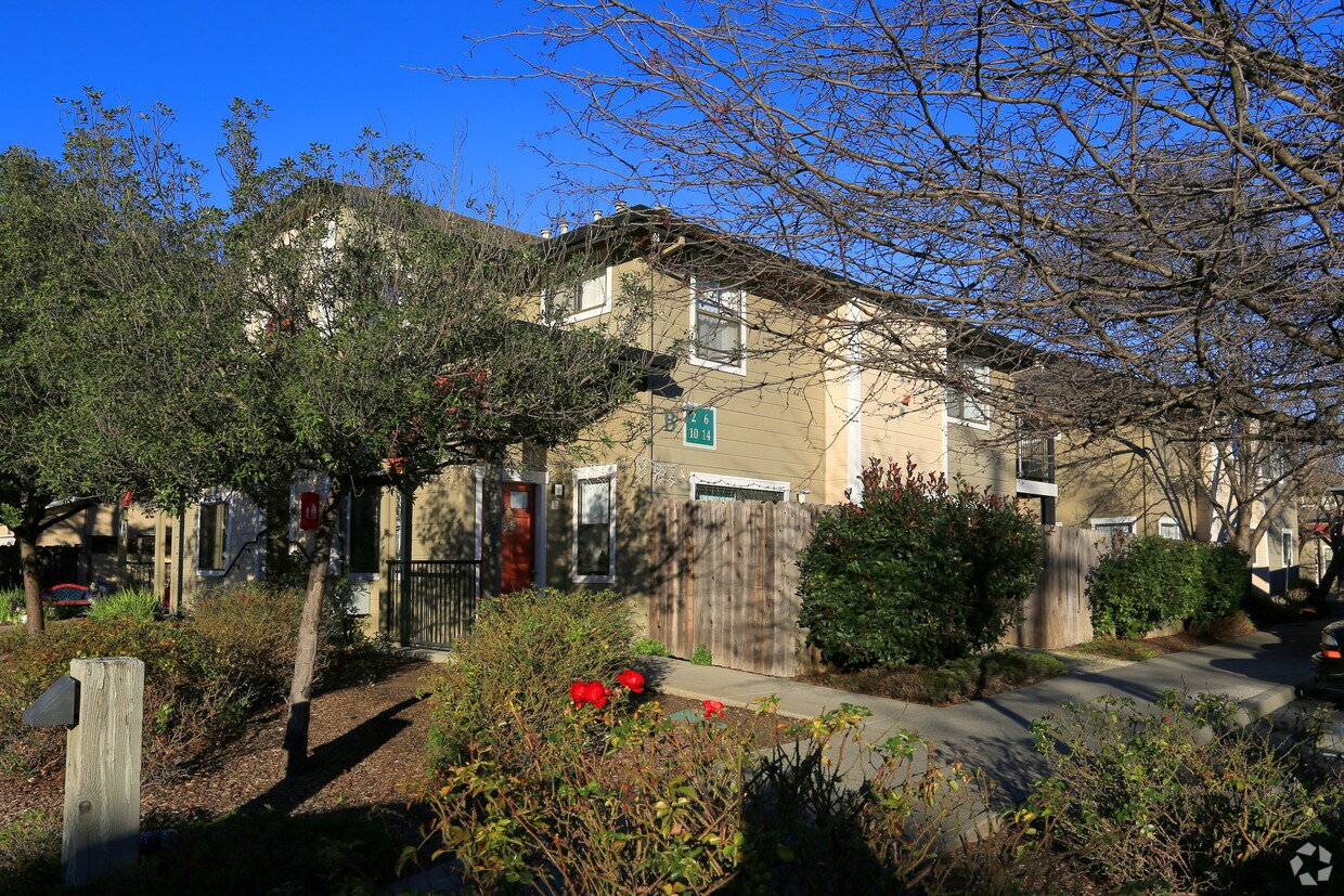 Foto del edificio - Mayacamas Village Apartments