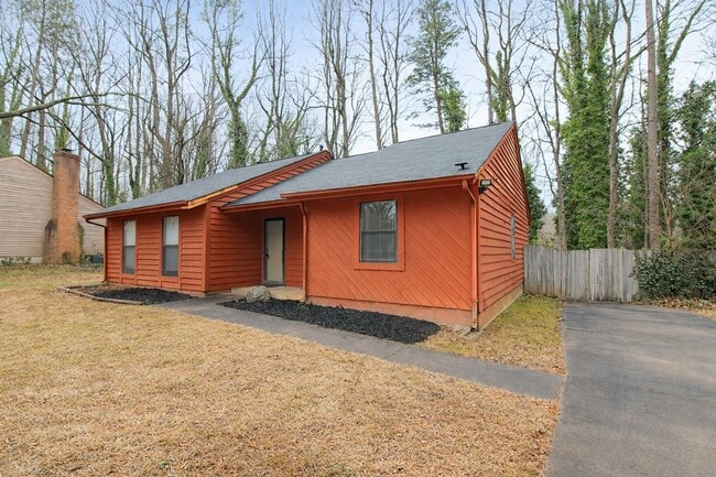 Photo - 2 Bedroom Ranch Home W/ Fenced In back yard