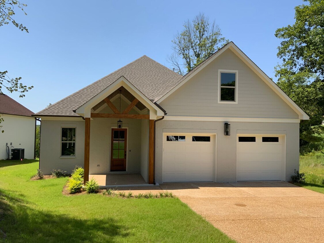 Primary Photo - Great 4 BR Rental in Oxford January 2024
