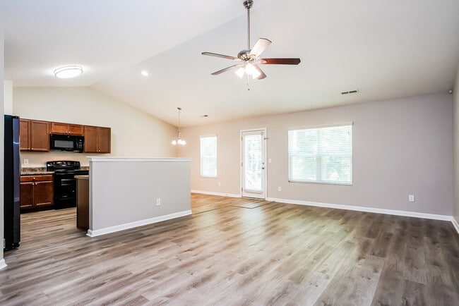 Building Photo - 9 Badger Pass Dr