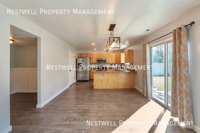 Building Photo - 808 E 2100 S