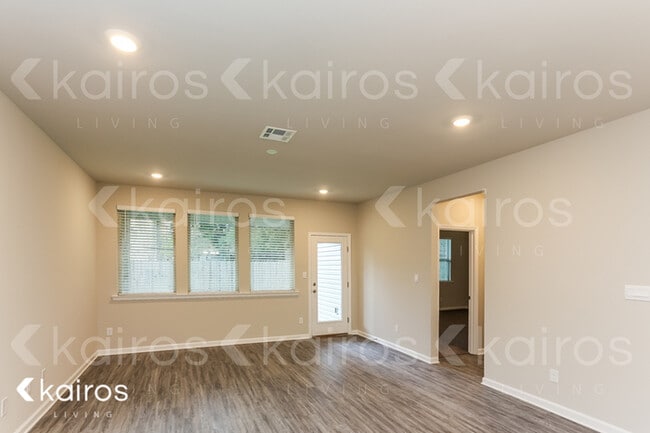 Building Photo - 6431 Tiger Pointe Dr.
