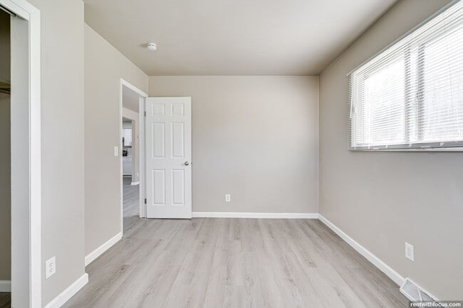 Building Photo - 716 12th St