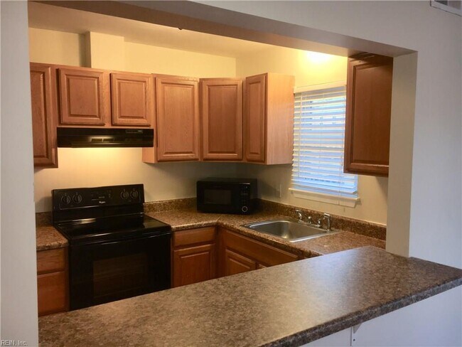 Foto del edificio - 715 Wolftrap Ln