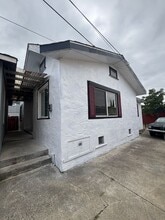 Building Photo - 251 Parmer Ave