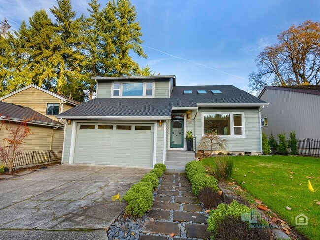 Building Photo - Fully Furnished Lake Oswego Gem!!!!