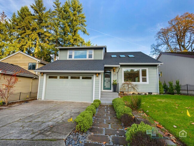 Foto del edificio - Fully Furnished Lake Oswego Gem!!!!