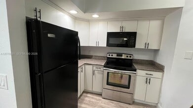 Building Photo - 701 Vista Isles Dr